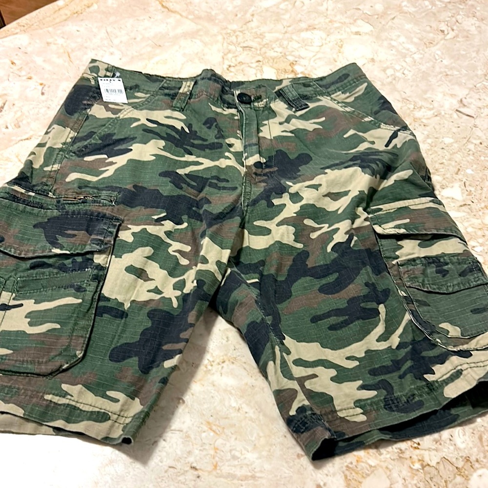NWT men’s camo cargo shorts